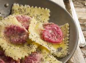Ravioli con ripieno di barbabietole