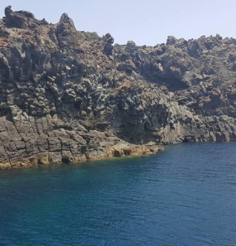 Isola di Pantelleria – Lava, capperi e zibibbo