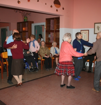 Cantando e ballando con i nostri “vecchi” amici